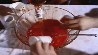 Forró retro film, hatalmas mellek a meztelen hegyi kalandban