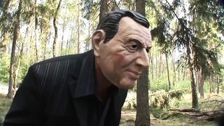 Maszkos betolakodó keményen döngeti Anna Lena szőke fenekét hátulról