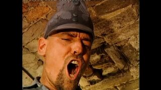 Horst Baron annyi pisit spriccel a börtönös méretes keblű lányra hatalmas farkával