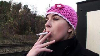 Nagyi jutalmazza a tini spinét egy vad hármasban
